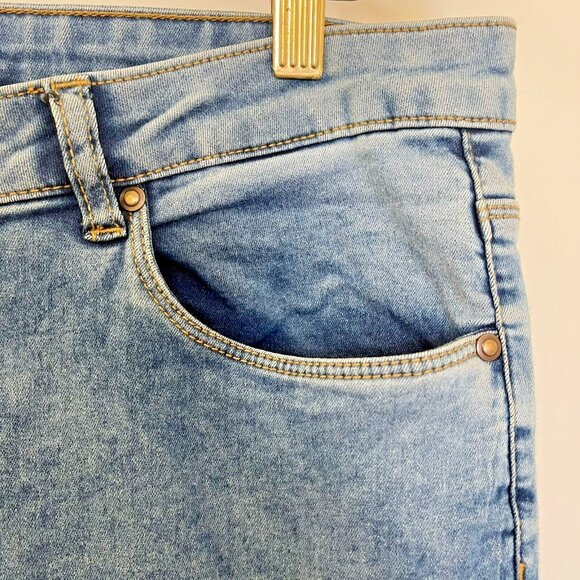 Bundle It! Cherokee Women's Mid Waist Ankle Blue Denim 5 Pocket Jeans Size 30 - Picture 6 of 12